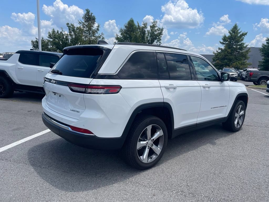 Used 2024 Jeep Grand Cherokee Limited AWD/4WD image 7