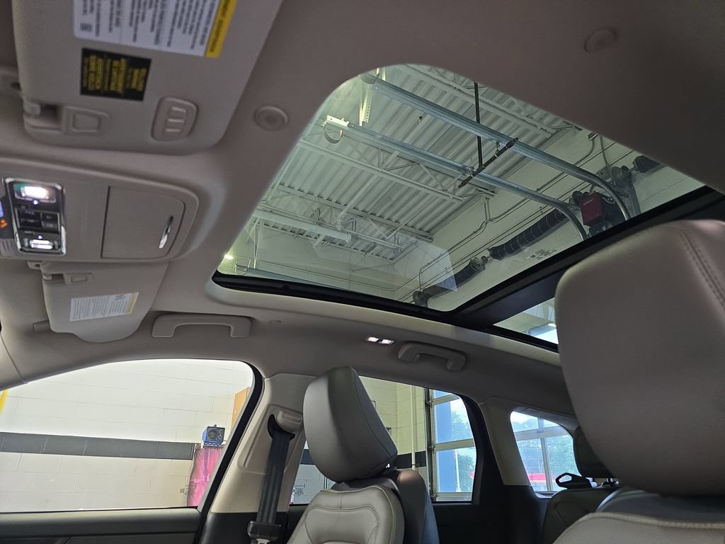 Used 2023 Lincoln Corsair AWD w/ Equipment Group 101A image 33