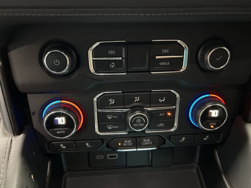 Used 2024 Chevrolet Suburban LT image 35