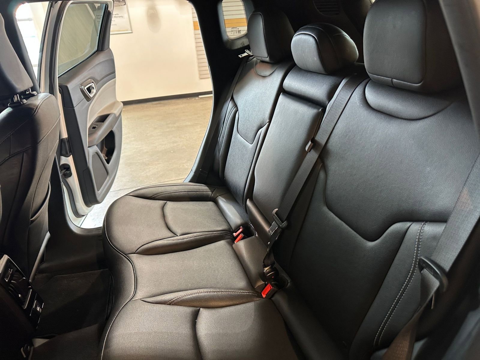 Used 2025 Jeep Compass Limited image 39