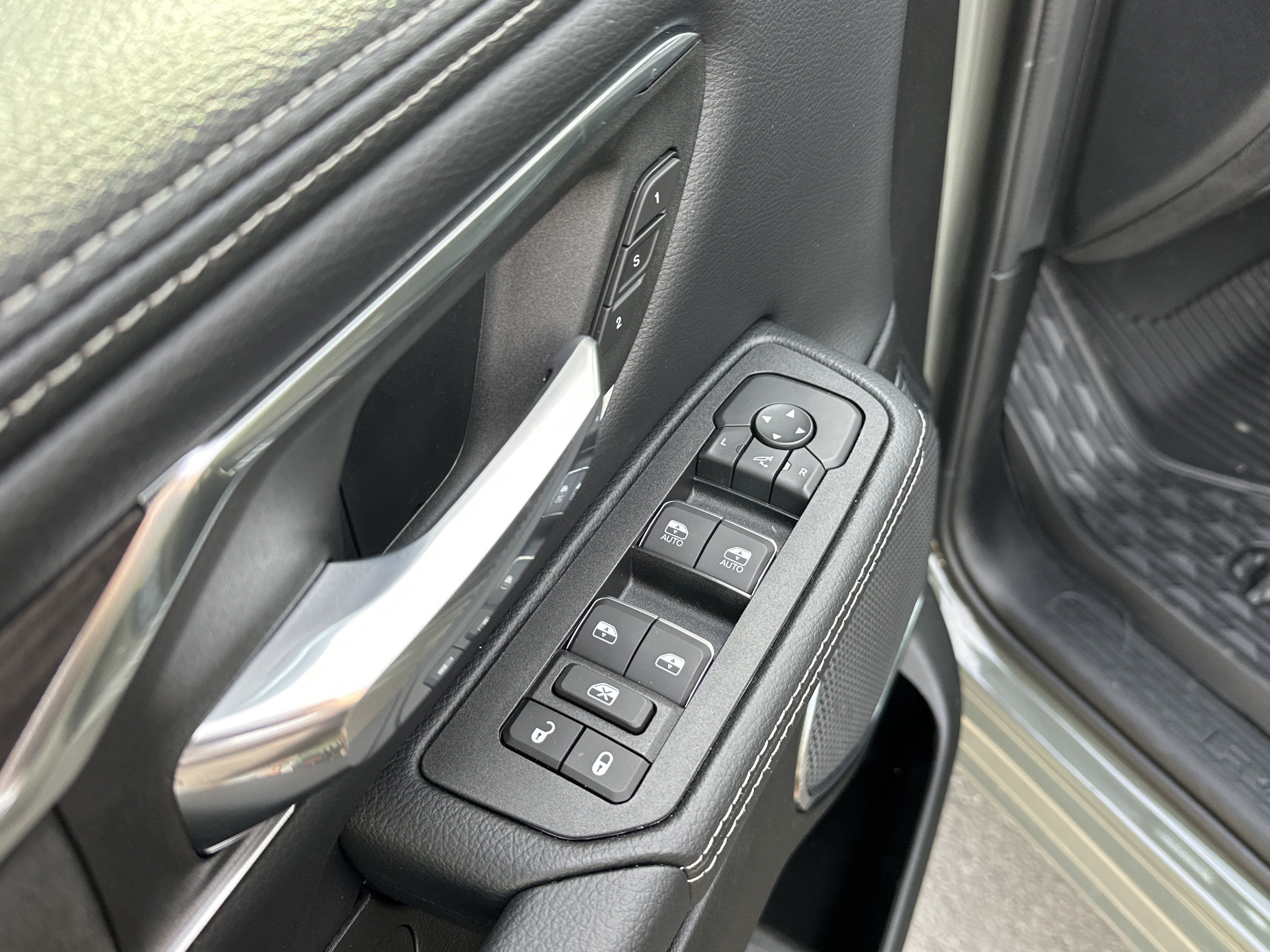 New 2026 RAM 1500 Laramie w/ Sport Appearance Package AWD/4WD image 14