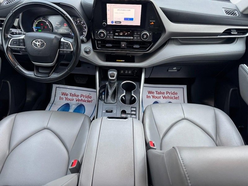 Used 2023 Toyota Highlander XLE image 11
