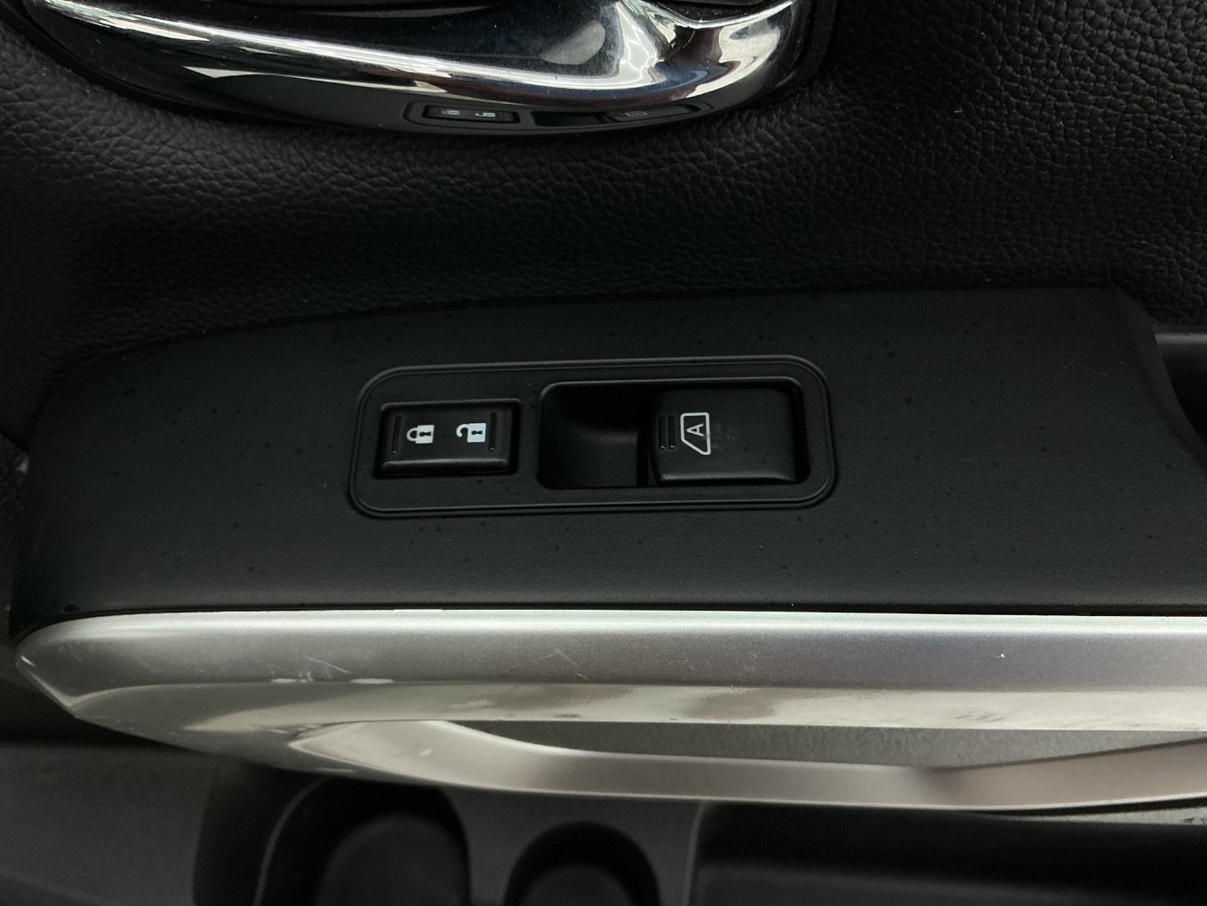 Used 2019 Nissan Titan SV AWD/4WD image 36