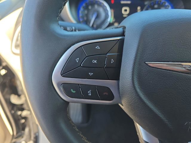 Used 2024 Chrysler Pacifica Touring-L image 26