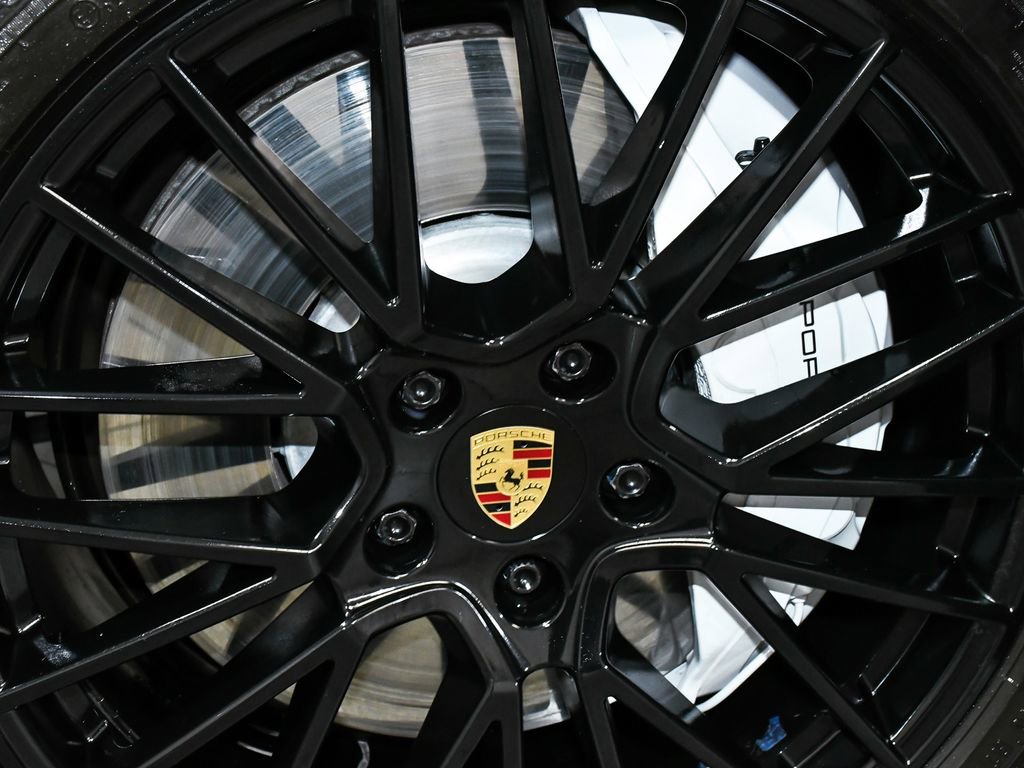 Used 2021 Porsche Cayenne GTS w/ Premium Package Plus image 86