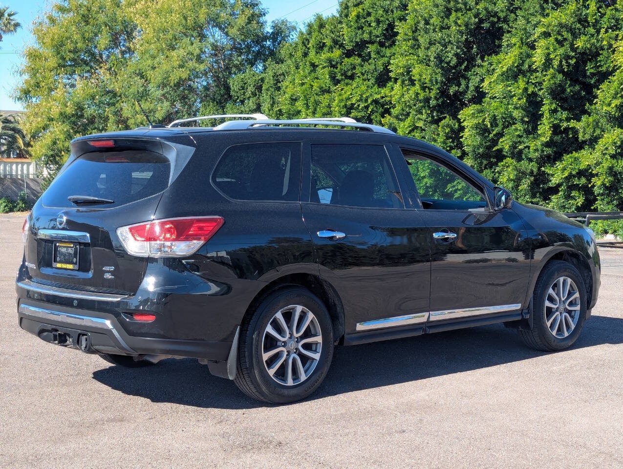 Used 2016 Nissan Pathfinder SL w/ SL Premium Package AWD/4WD image 3