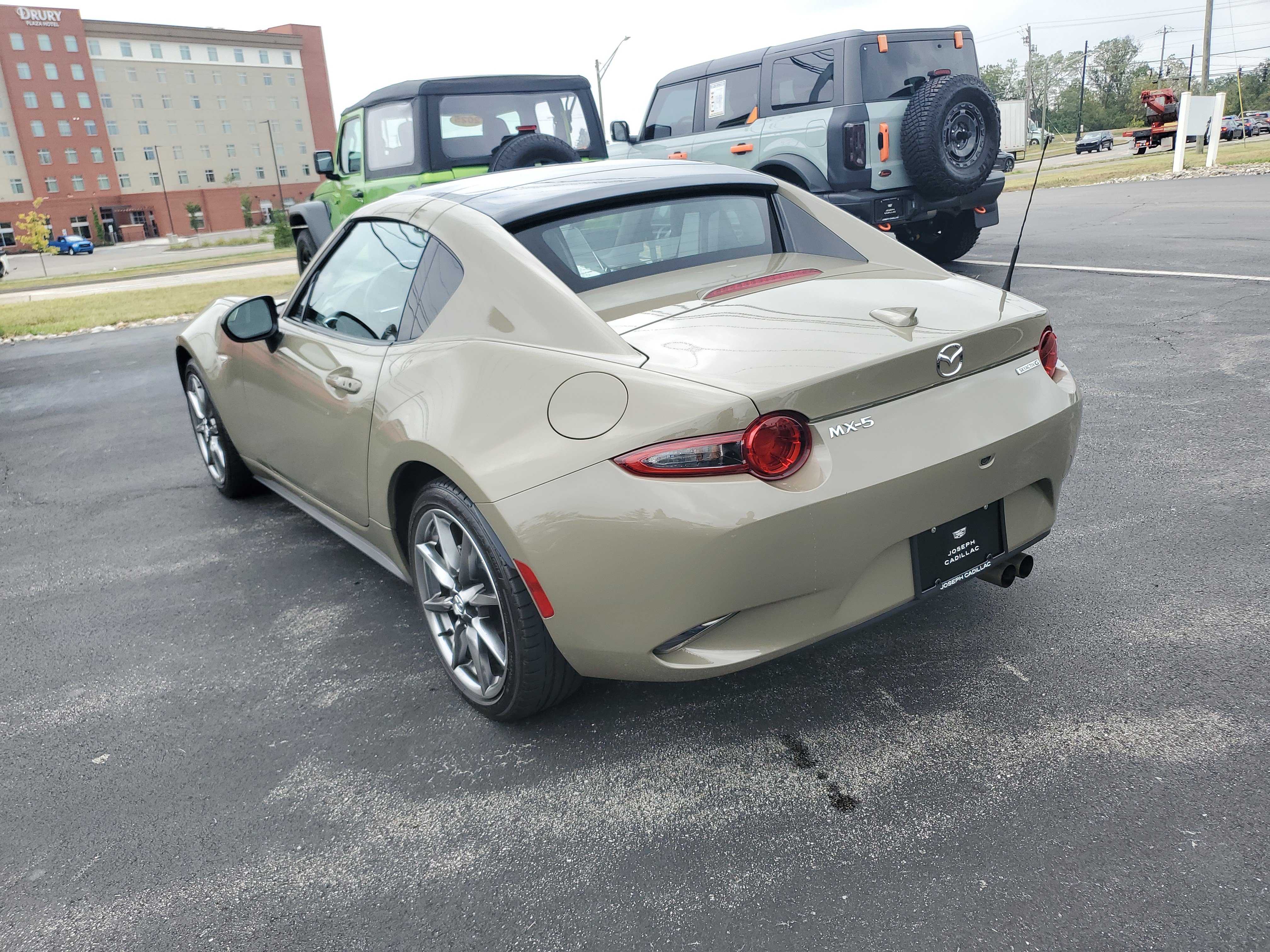 Used 2023 MAZDA MX-5 Miata Grand Touring RWD image 2