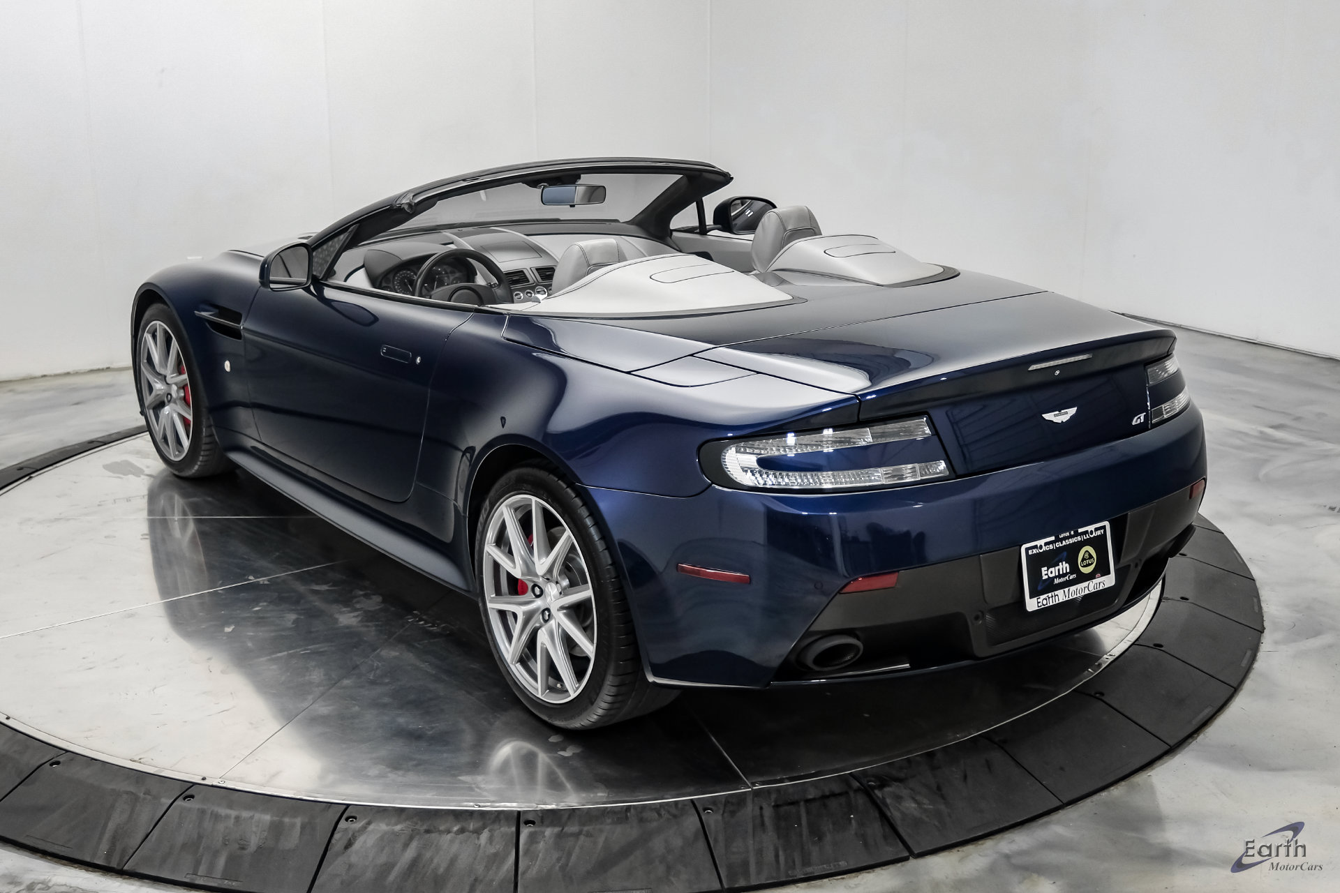 Used 2015 Aston Martin V8 Vantage GT RWD image 15