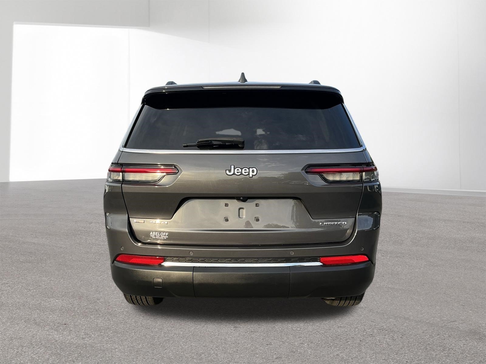 Used 2023 Jeep Grand Cherokee L Limited AWD/4WD image 4