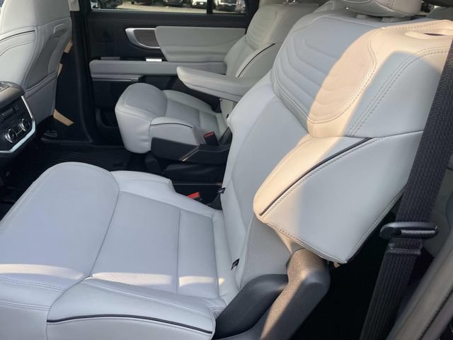 New 2025 Ford Expedition Max Platinum w/ Platinum Ultimate Package AWD/4WD image 8