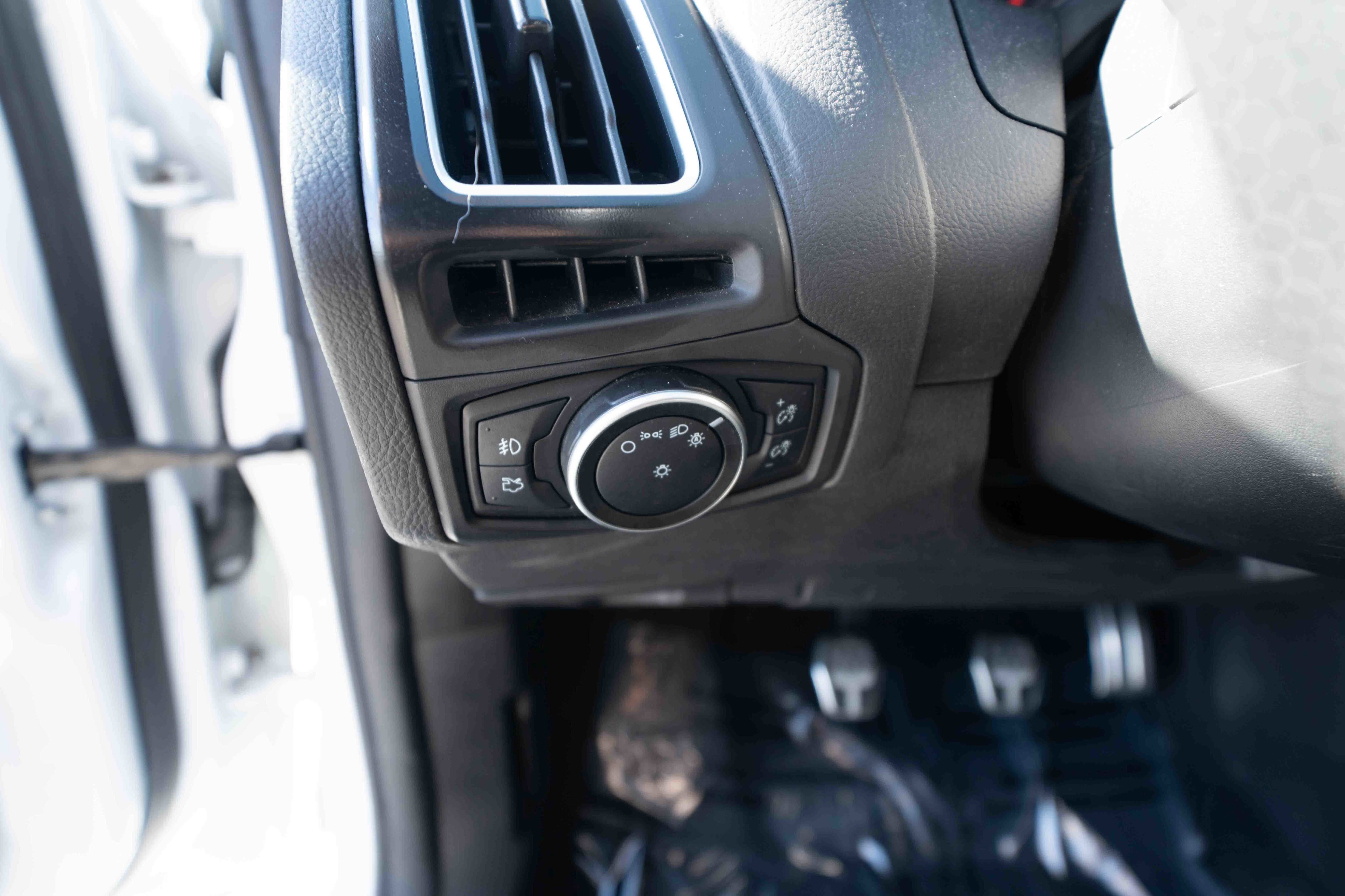 Used 2017 Ford Focus ST w/ Equipment Group 401A FWD image 11