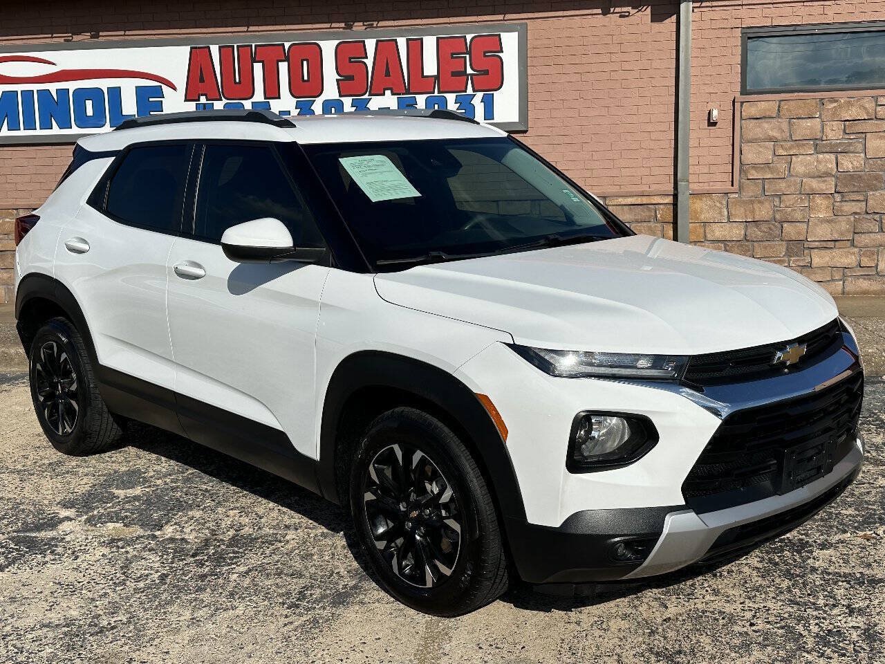 Used 2022 Chevrolet TrailBlazer LT FWD image 2