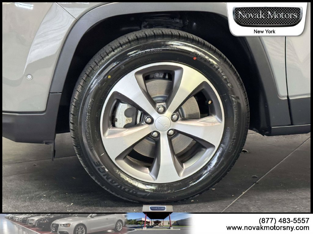 Used 2021 Jeep Cherokee Limited w/ Elite Package AWD/4WD image 9
