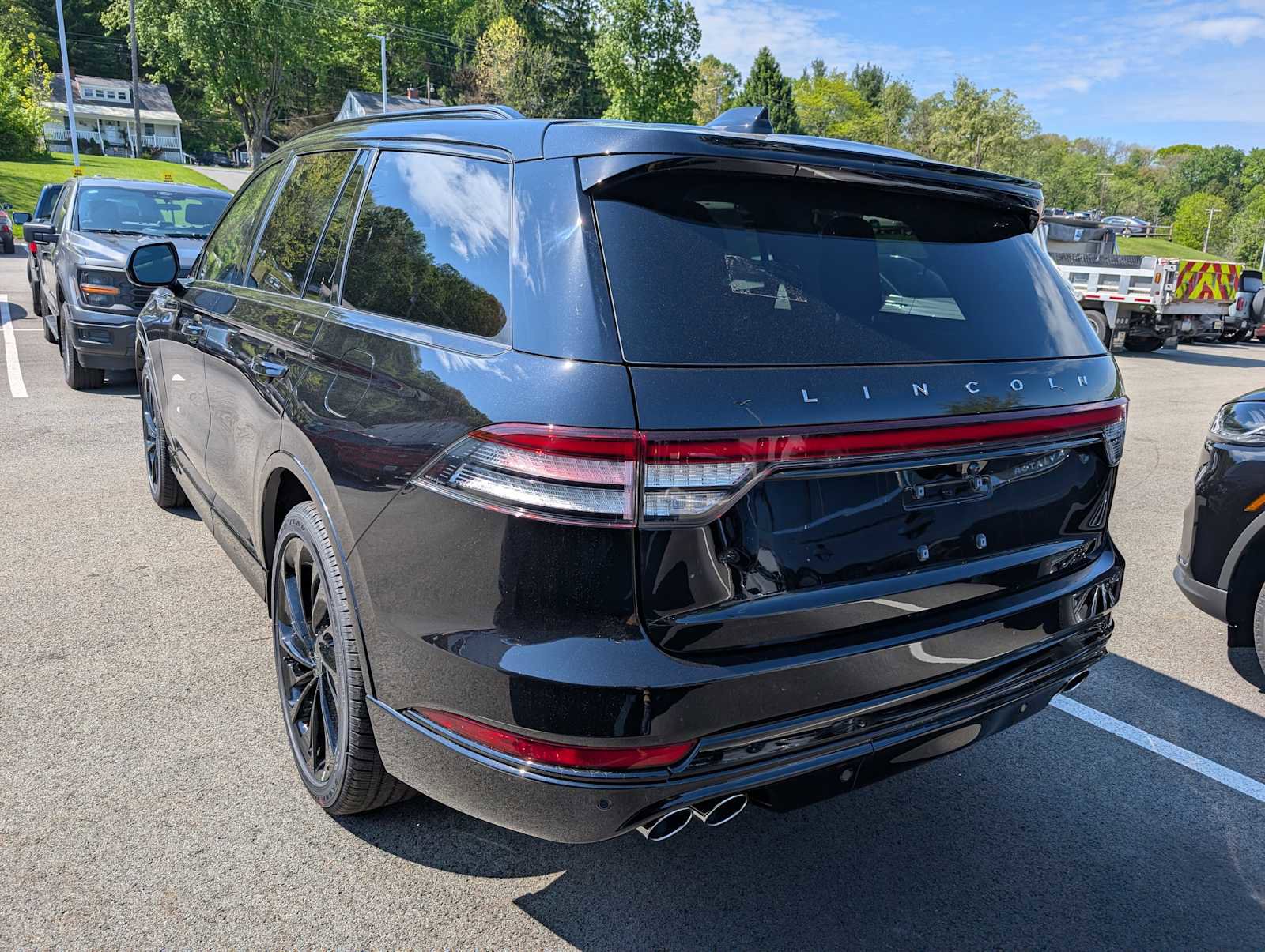 New 2026 Lincoln Aviator Reserve w/ Jet Appearance Package AWD/4WD image 9