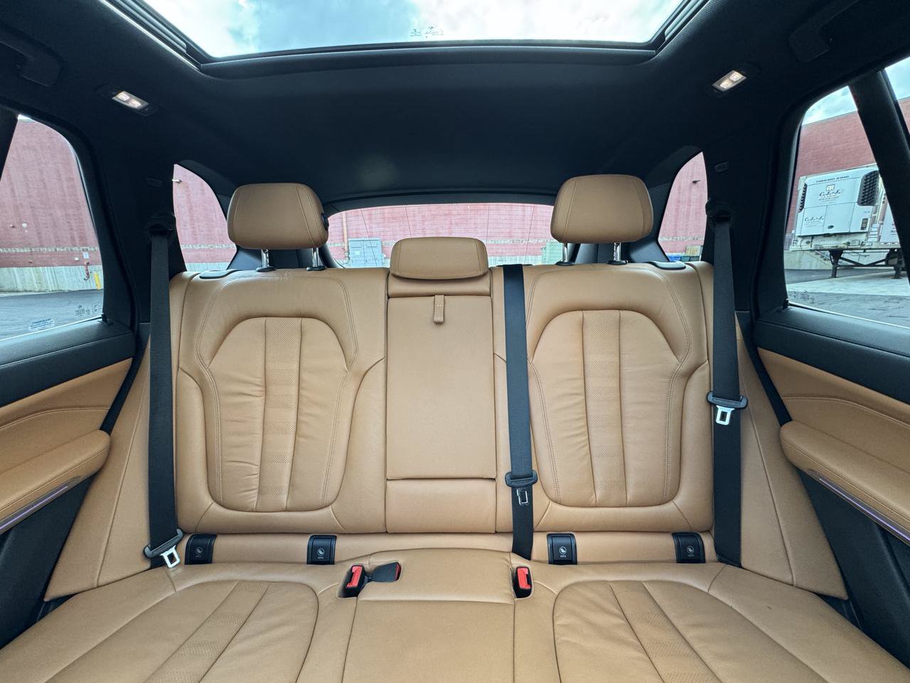Used 2019 BMW X5 xDrive50i w/ Parking Assistance Package AWD/4WD image 18