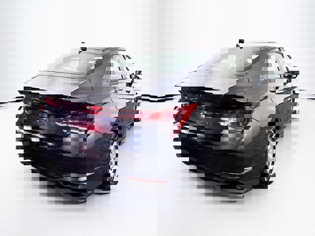 Used 2021 Hyundai Elantra SE image 5