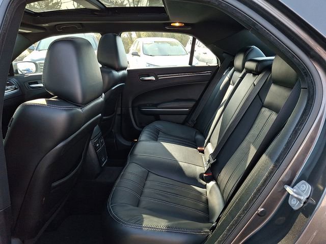 Used 2018 Chrysler 300 S w/ 300S Premium Group image 12