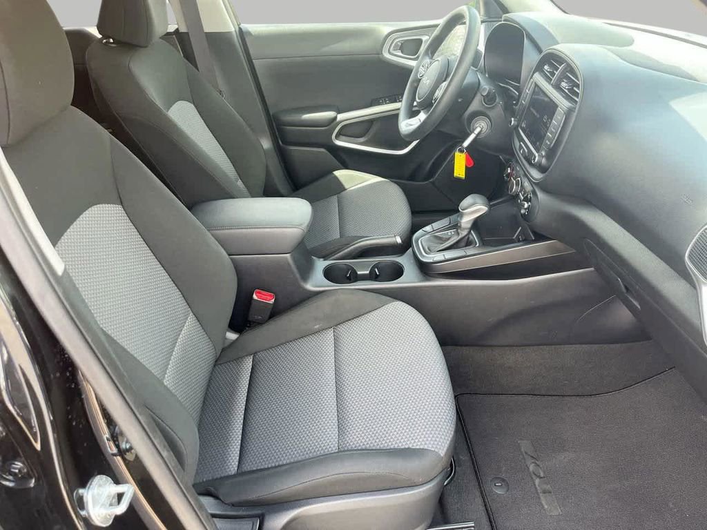 Used 2024 Kia Soul LX w/ LX Technology Package FWD image 8