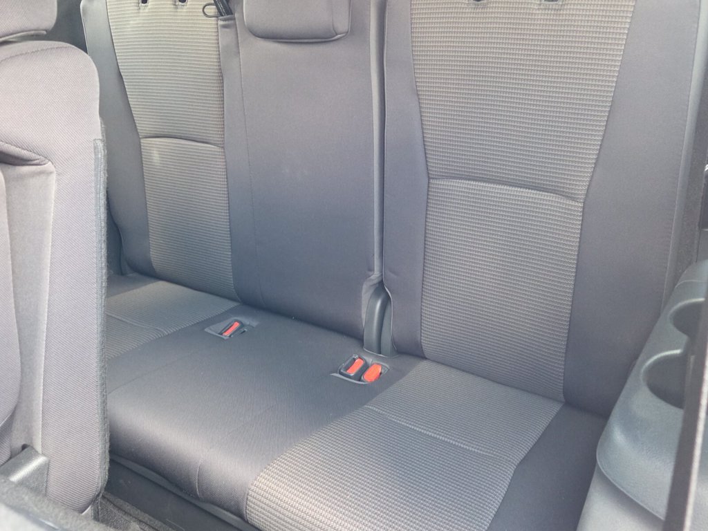 Used 2023 Toyota Highlander L FWD image 9