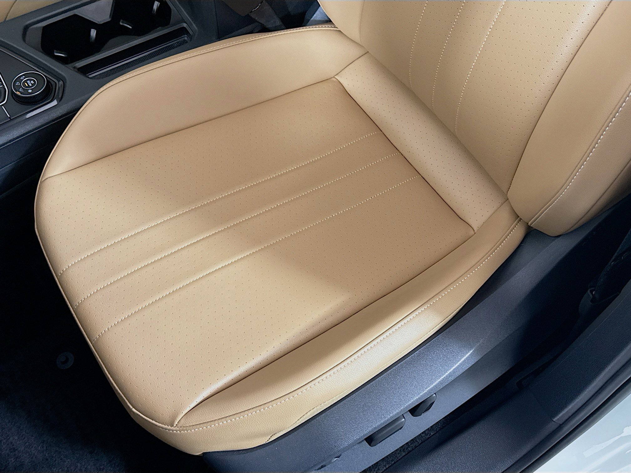 Used 2024 Volkswagen Tiguan SE image 19