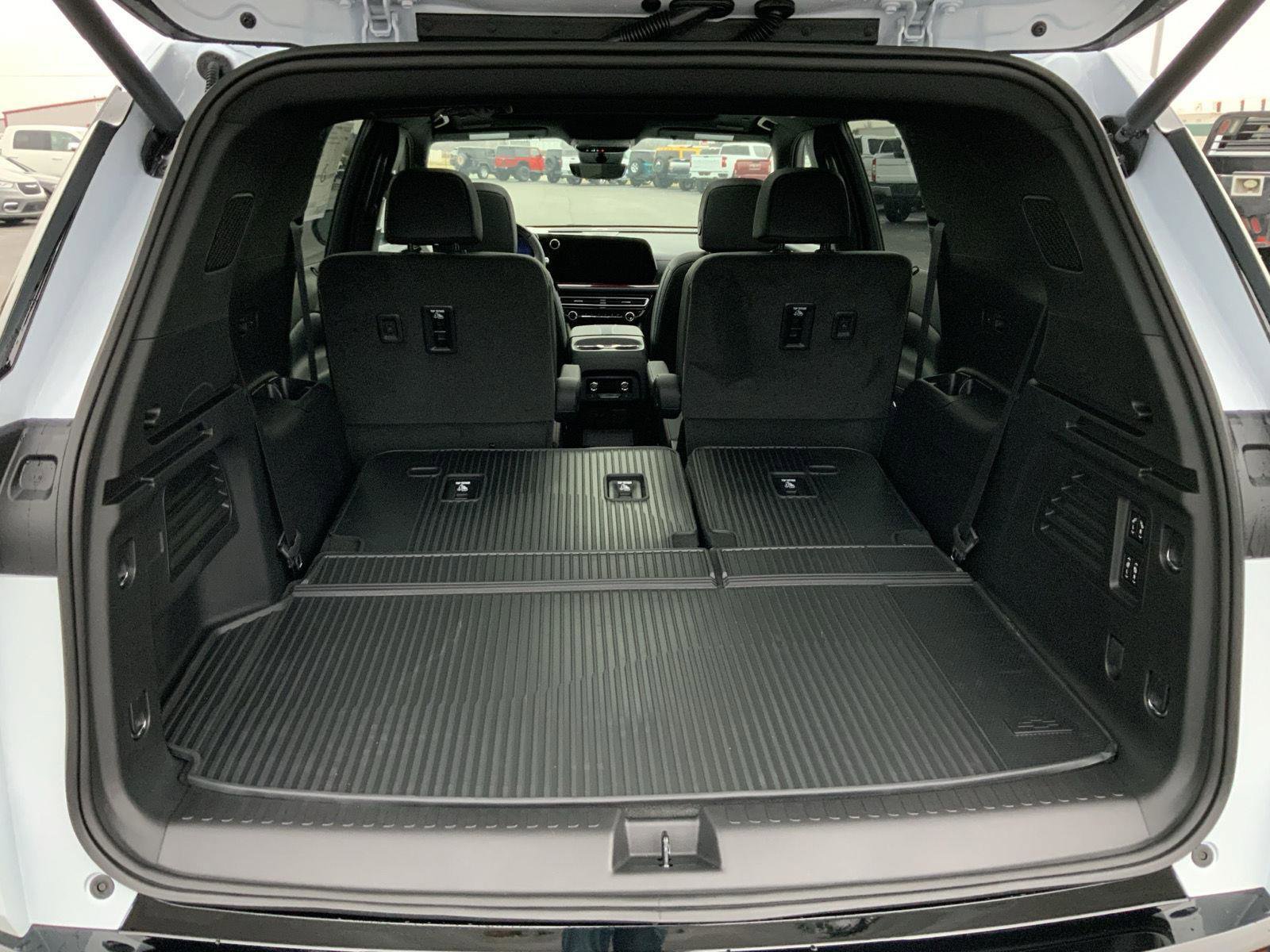 New 2026 Chevrolet Traverse RS w/ LPO, Floor Liner Package image 14