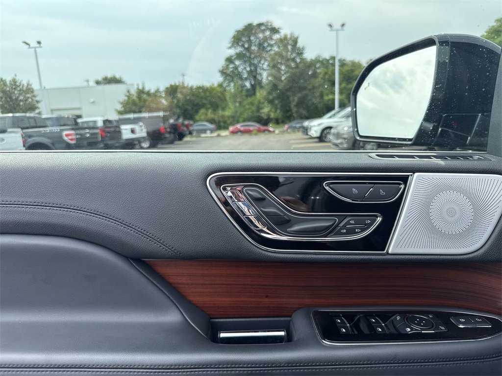 Used 2024 Lincoln Navigator Reserve image 14