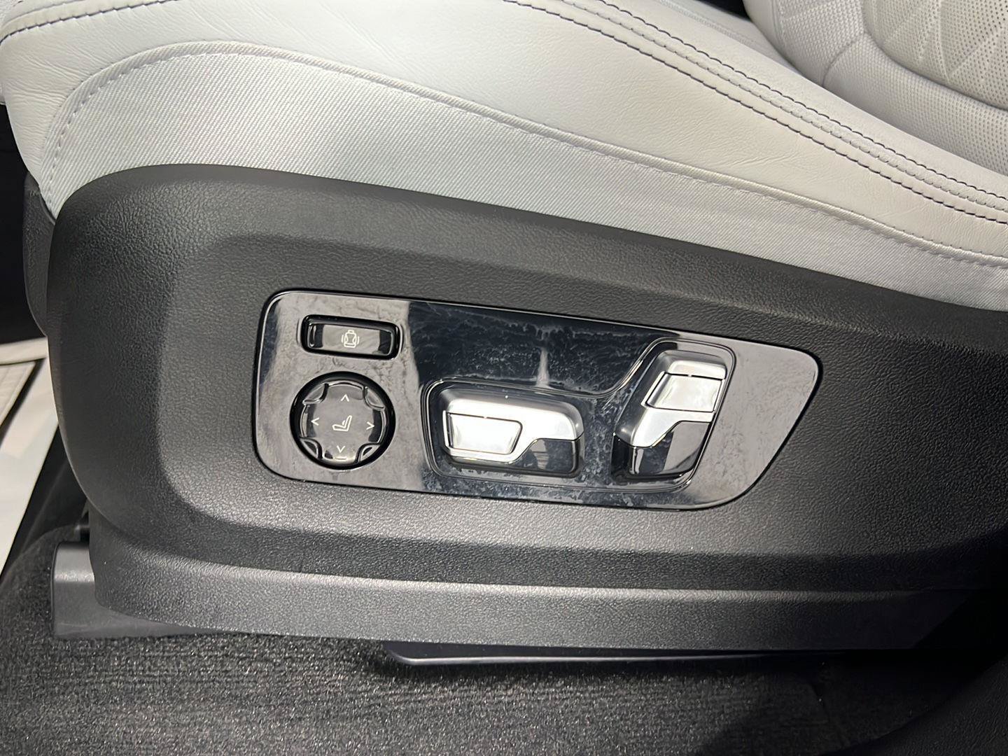 Used 2024 BMW X5 xDrive40i AWD/4WD image 16