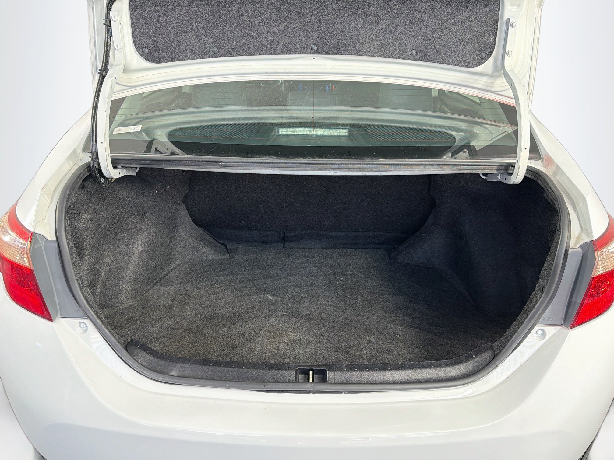 Used 2018 Toyota Corolla LE FWD image 27