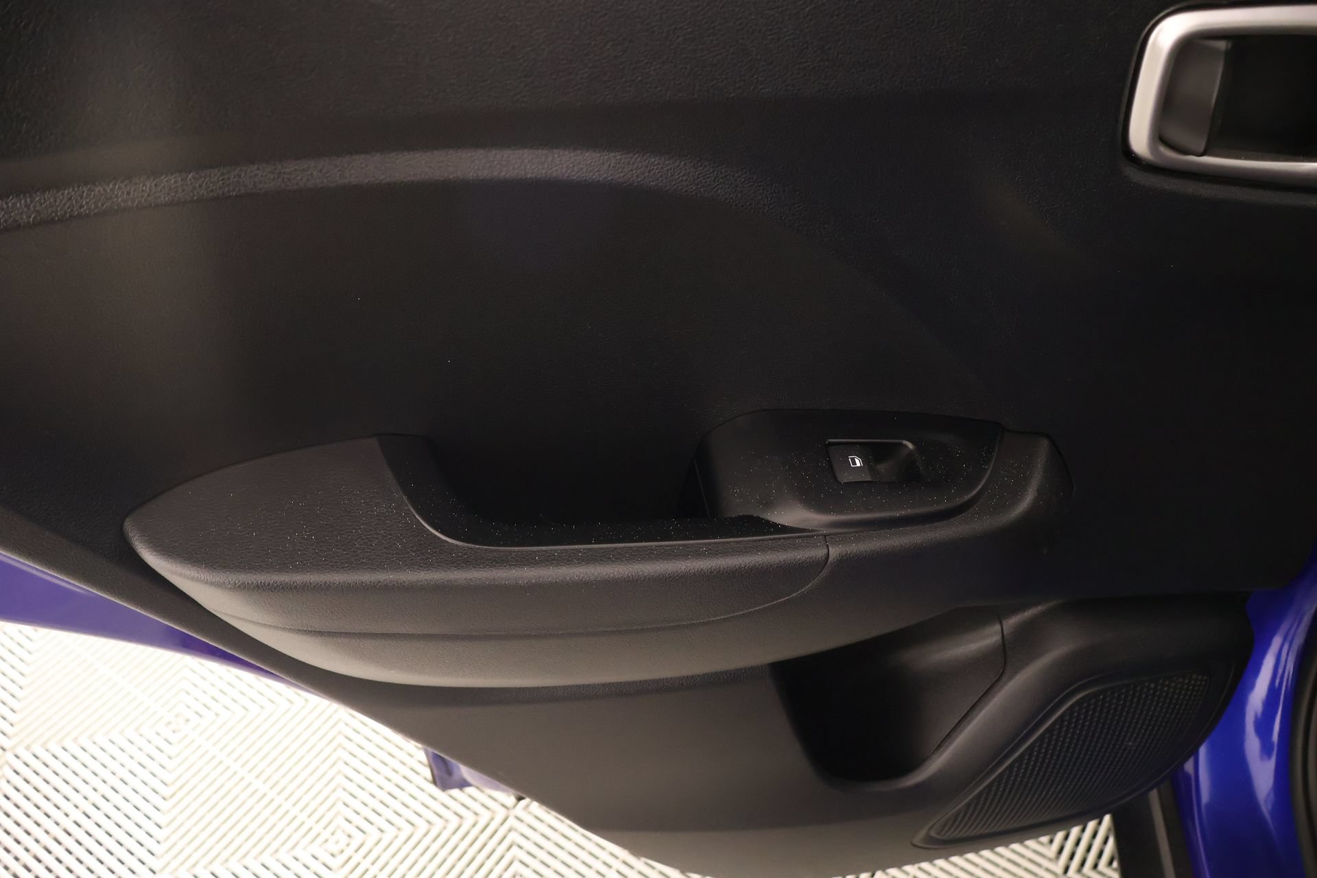 Used 2025 Hyundai Venue SEL FWD image 16