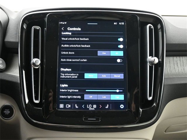 Used 2024 Volvo XC40 B5 Plus image 17