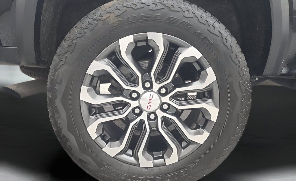 Used 2024 GMC Canyon Denali AWD/4WD image 16
