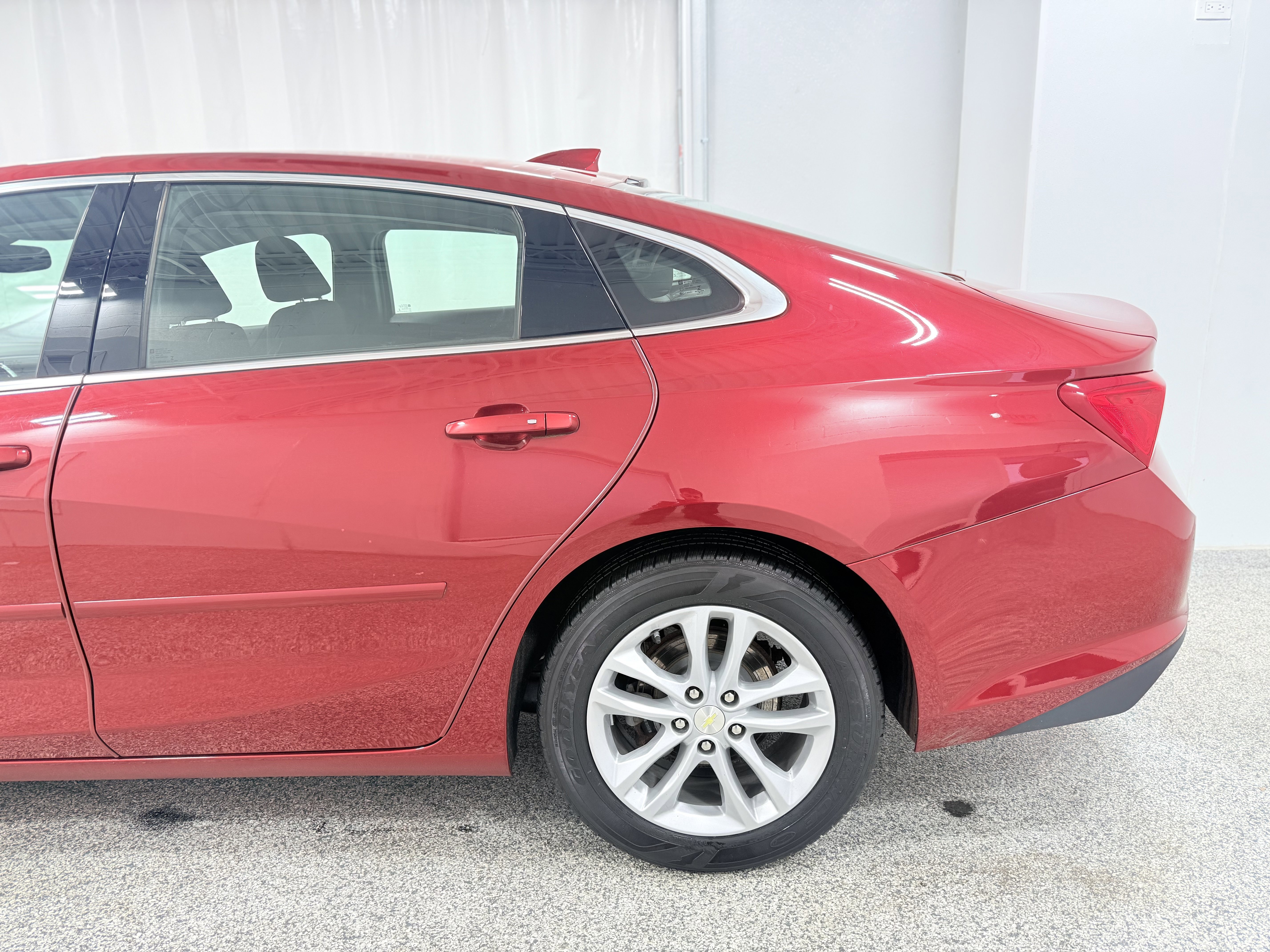 Used 2017 Chevrolet Malibu LT image 5