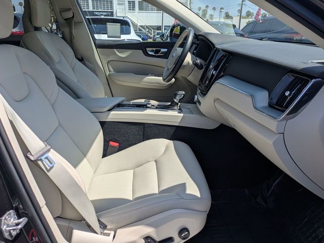 Used 2018 Volvo XC60 T5 Momentum w/ Convenience Package image 28