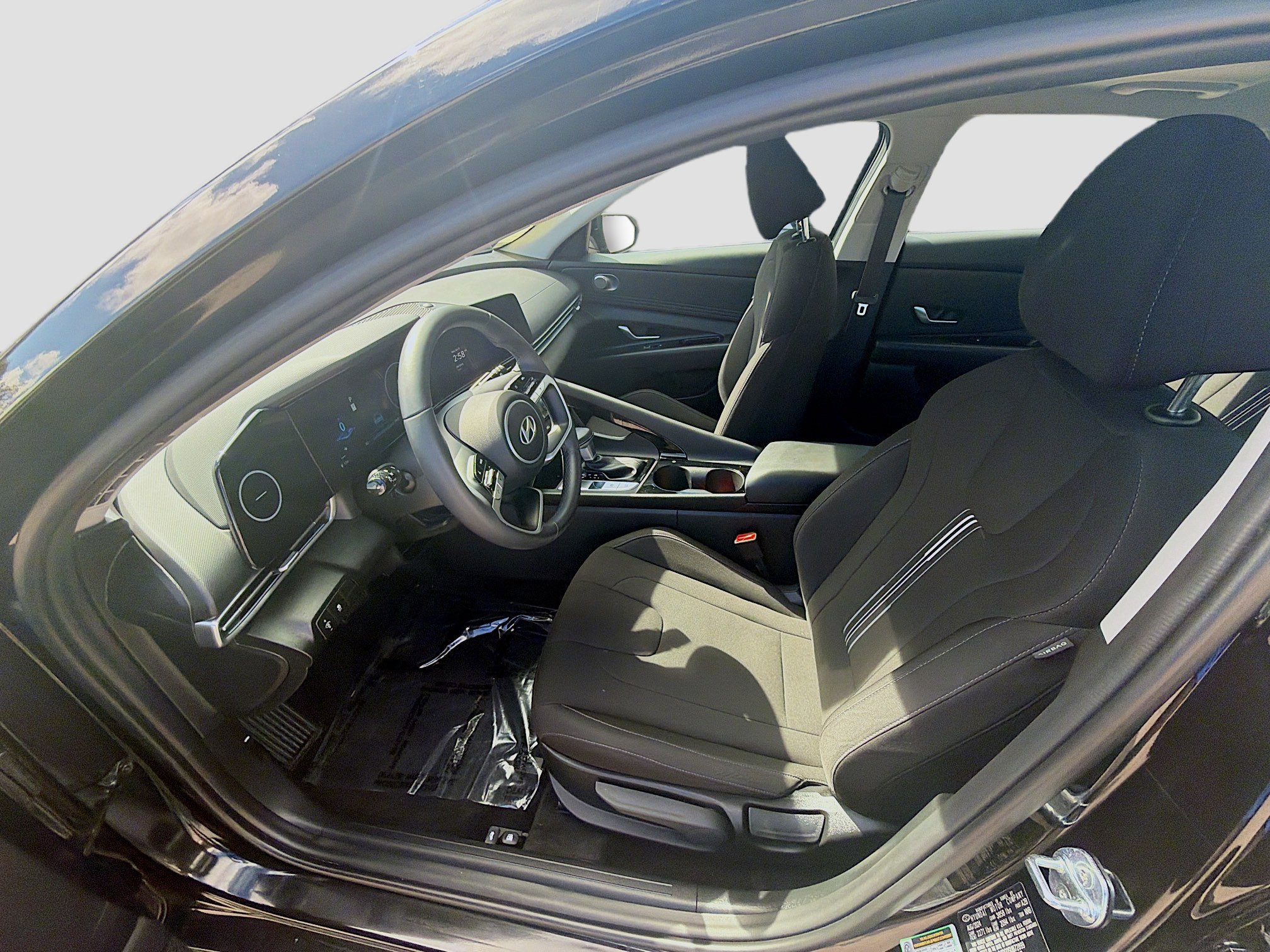 Used 2025 Hyundai Elantra SEL image 16