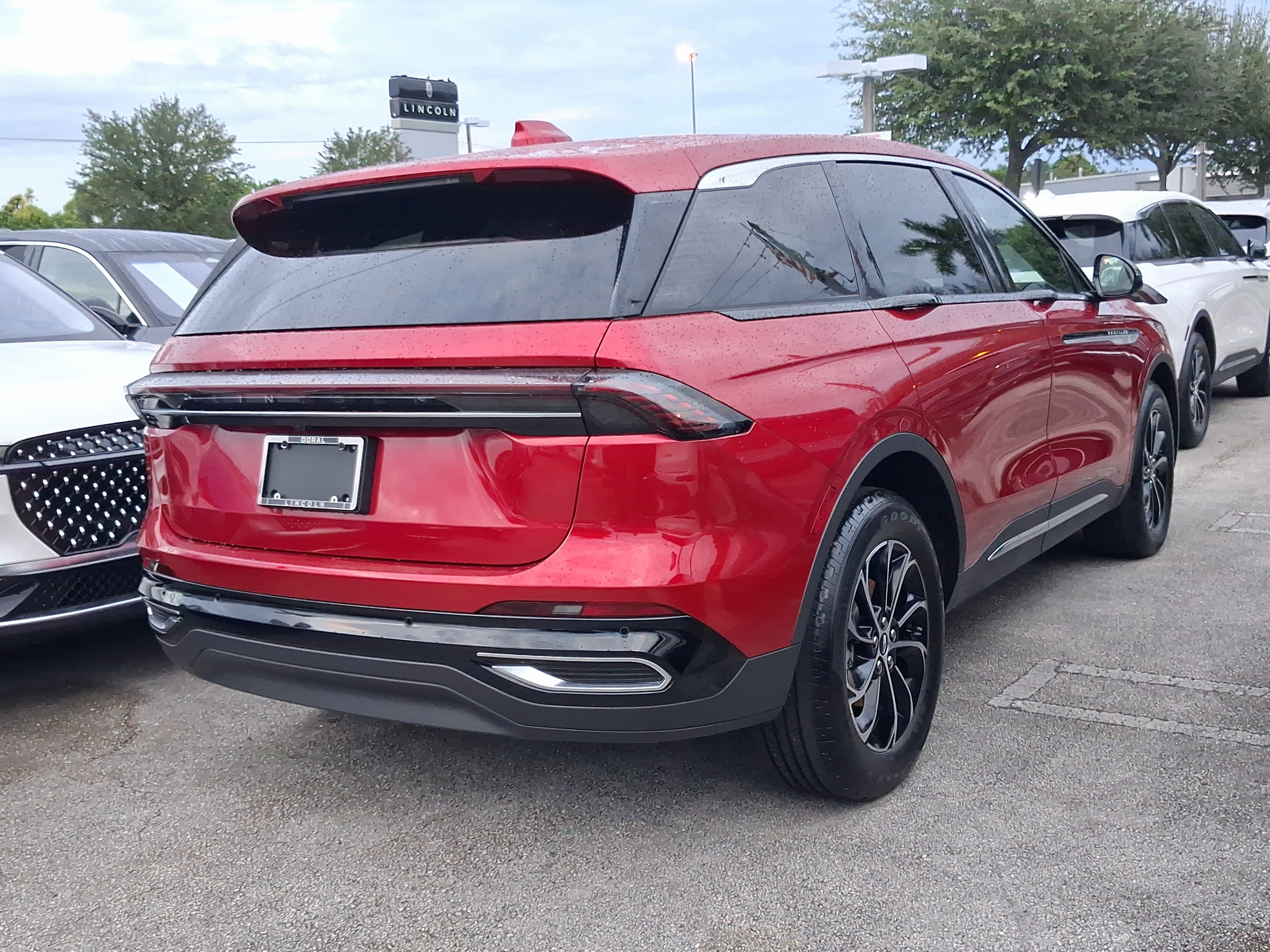 Certified 2025 Lincoln Nautilus Premier AWD/4WD image 4