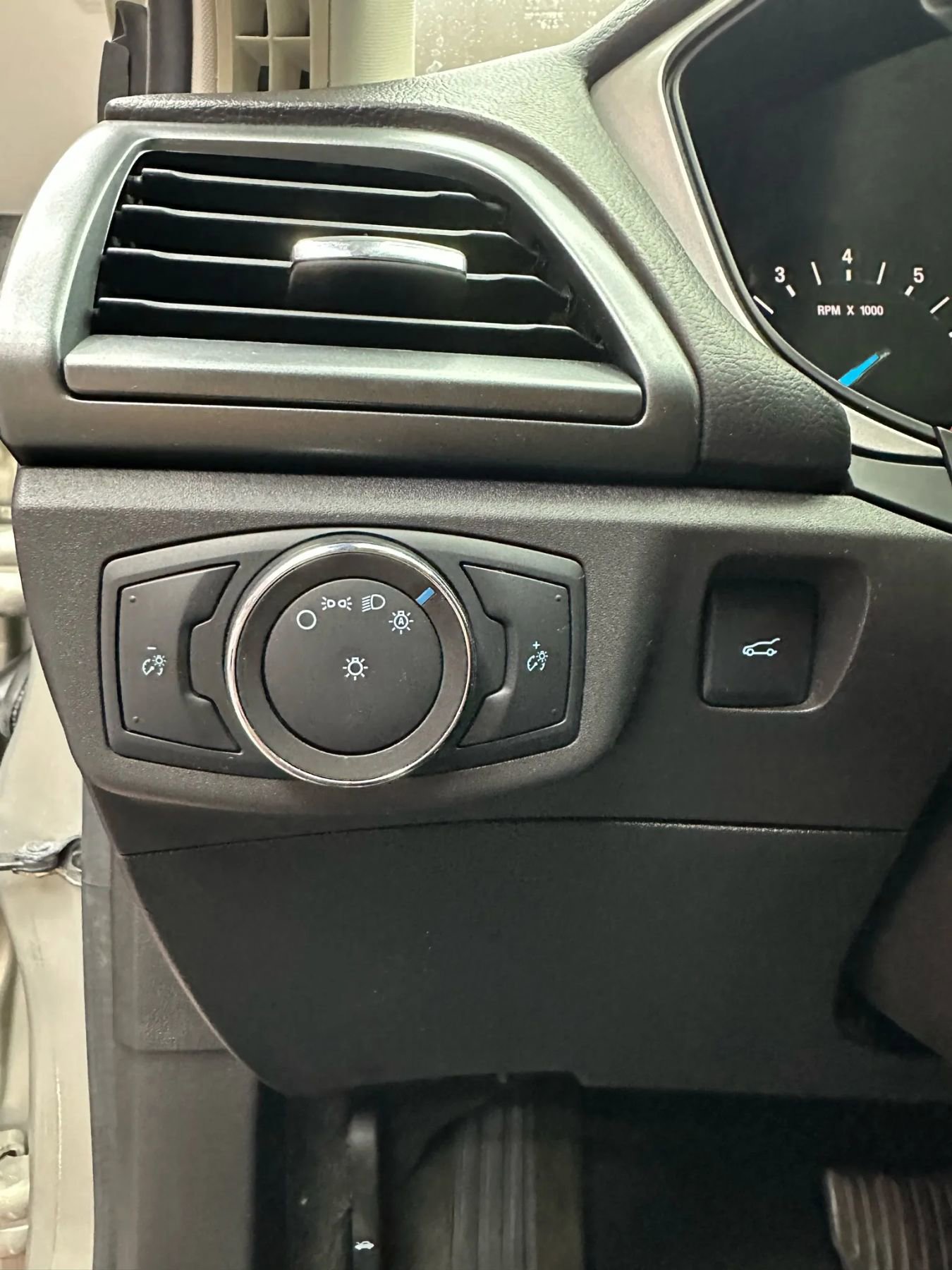 Used 2016 Ford Fusion SE image 13