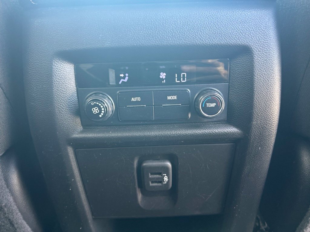 Used 2019 Chevrolet Traverse LT FWD image 29