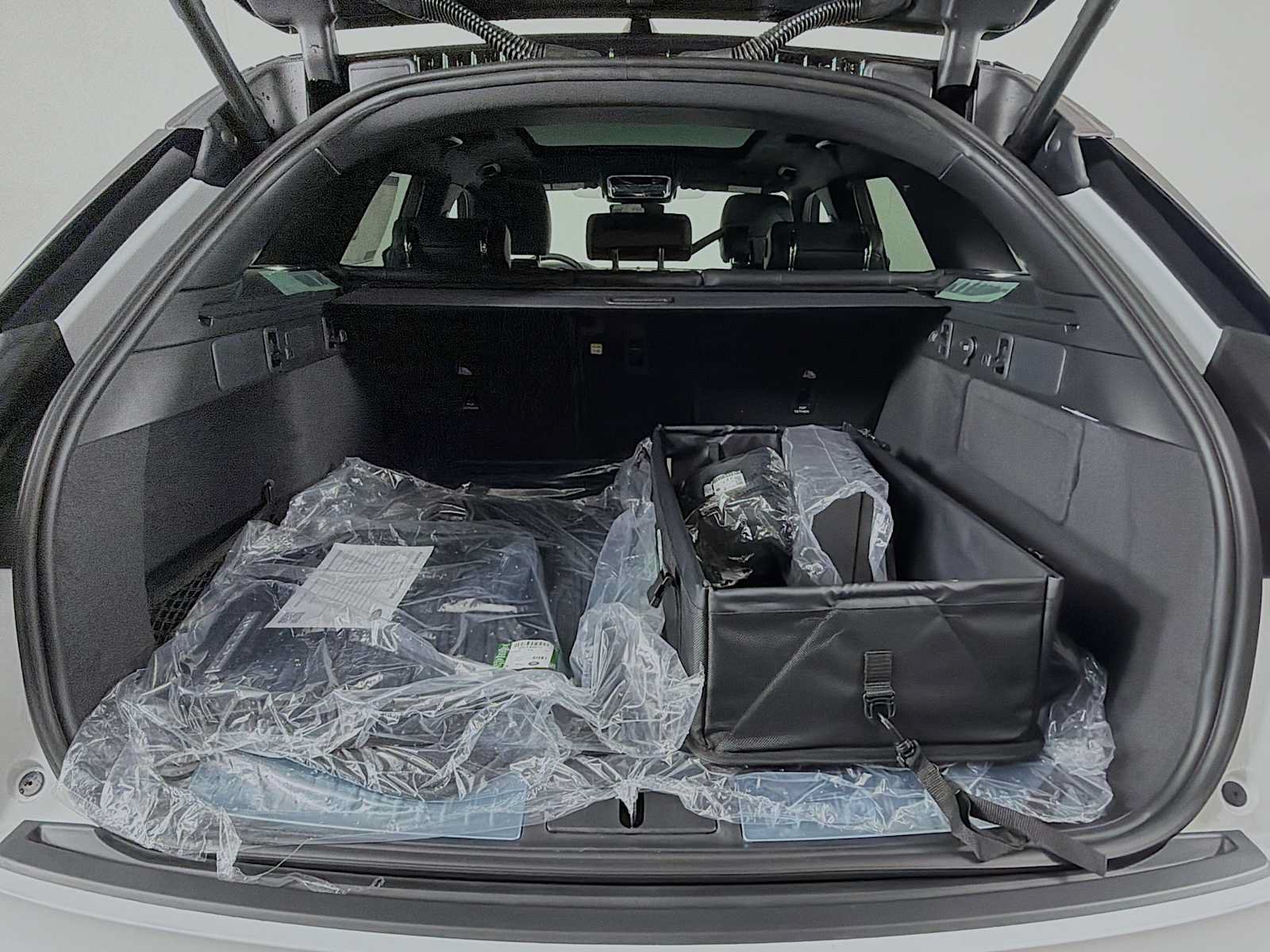 New 2026 Land Rover Range Rover Velar Dynamic SE AWD/4WD image 26