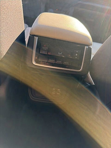 Used 2024 Subaru Ascent Premium w/ Convenience Package image 17