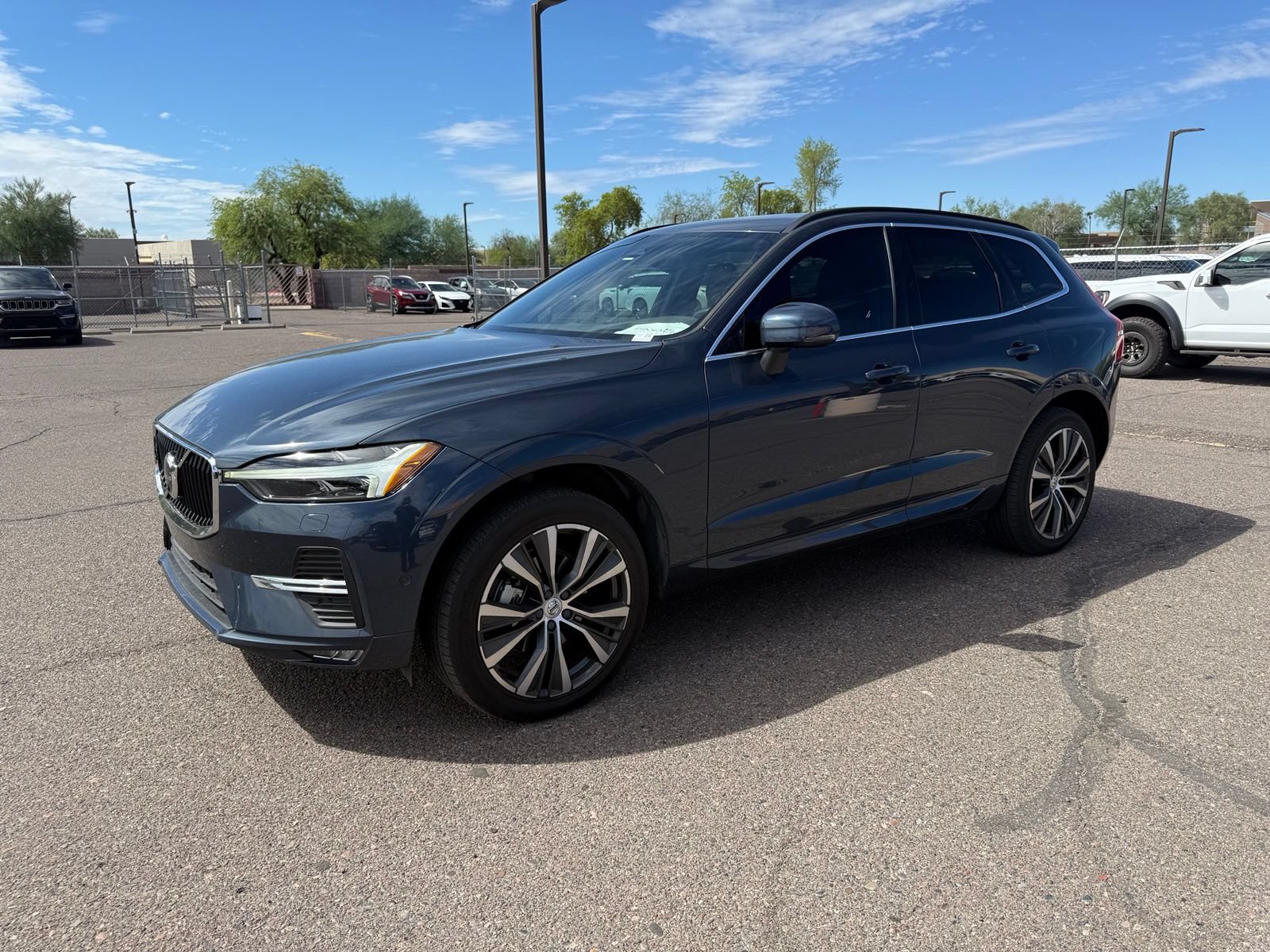 Used 2022 Volvo XC60 B5 Momentum w/ Advanced Package