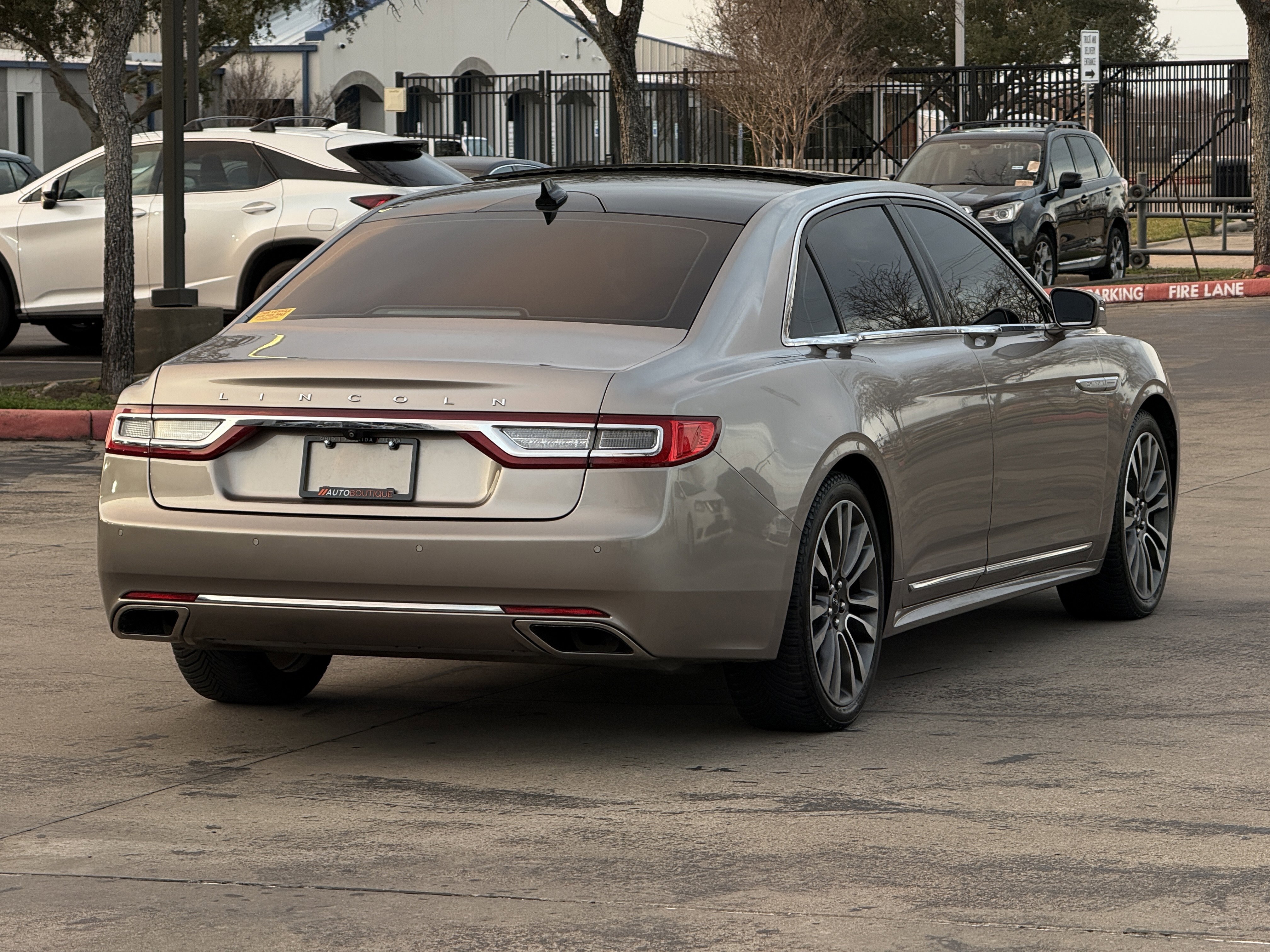 Used 2019 Lincoln Continental Select w/ Continental Climate Package image 11