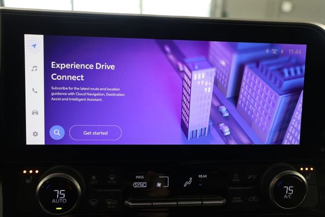 Used 2023 Toyota Highlander XLE image 14