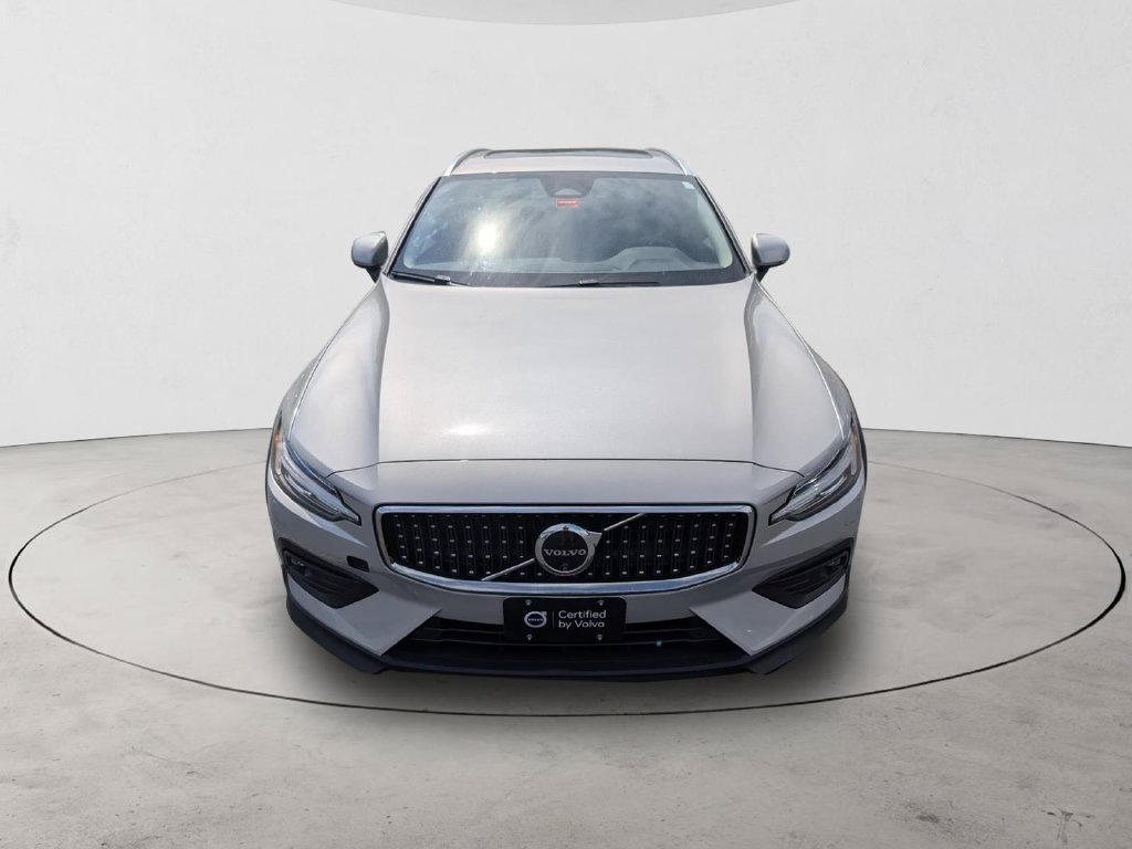 Certified 2025 Volvo V60 B5 Cross Country Plus AWD/4WD image 2