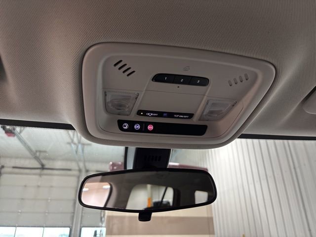 Used 2018 Chevrolet Traverse LT image 12