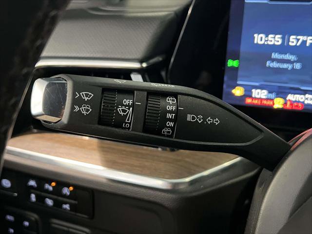 Used 2025 Chevrolet Suburban High Country image 23