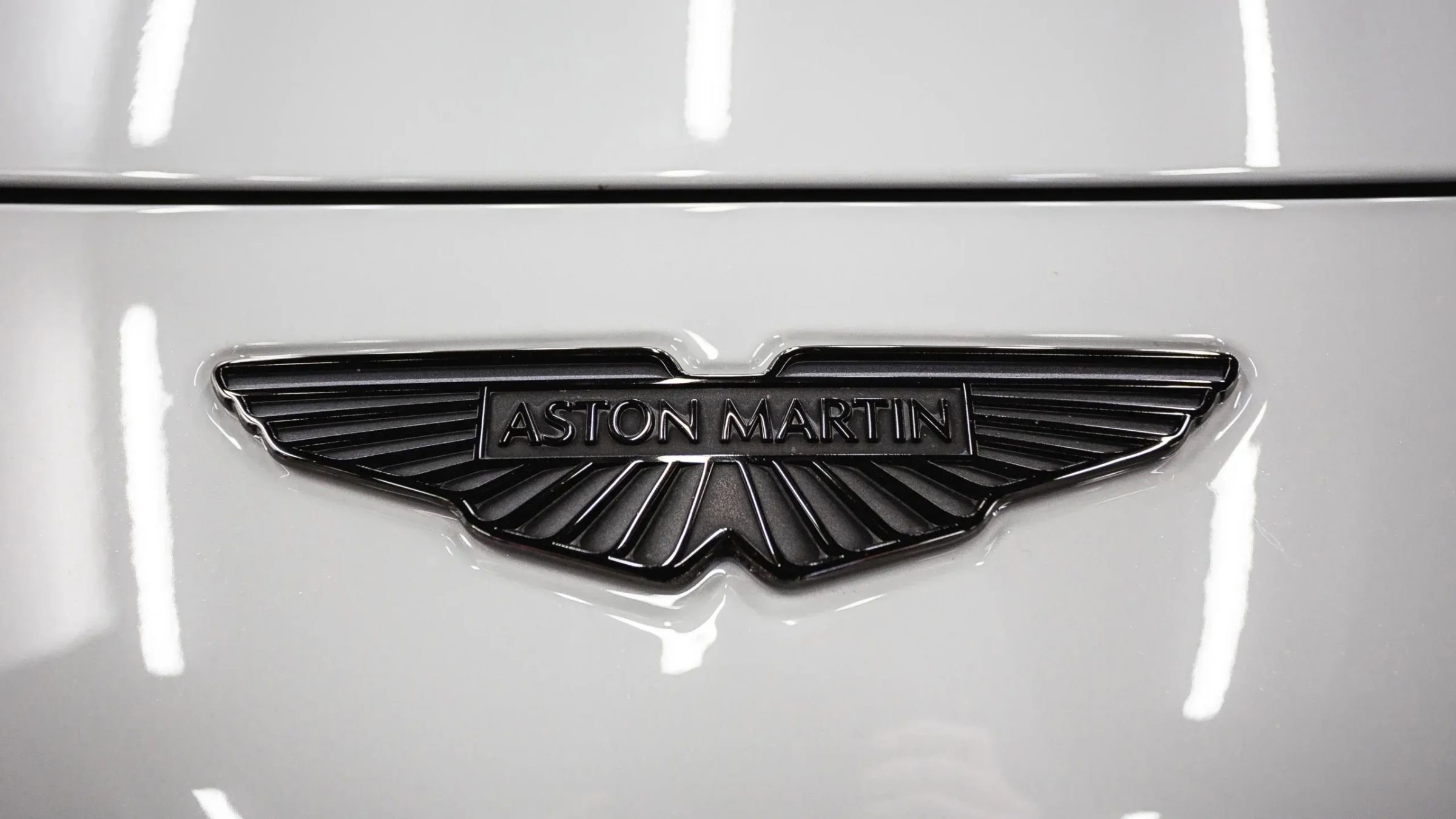 Used 2024 Aston Martin DB12 Convertible image 38