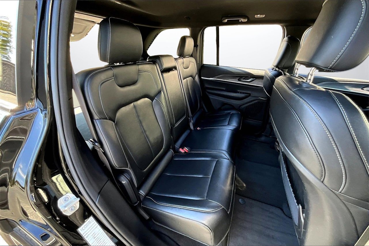 Certified 2024 Jeep Grand Cherokee Limited image 23