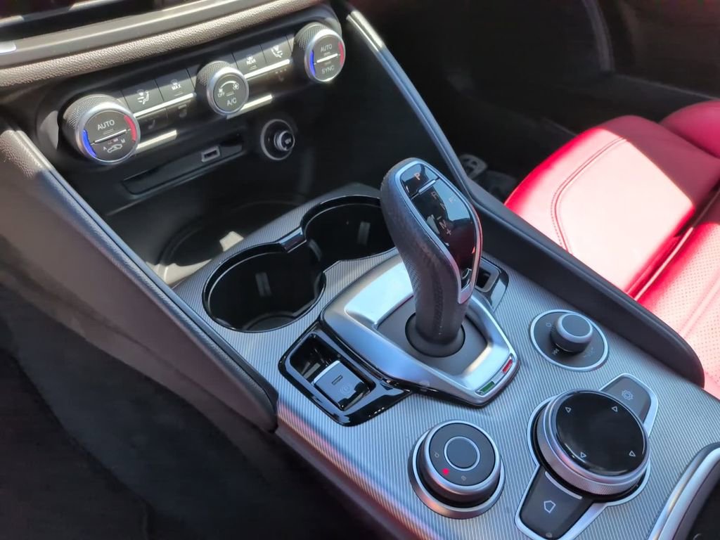Used 2024 Alfa Romeo Giulia Veloce image 30