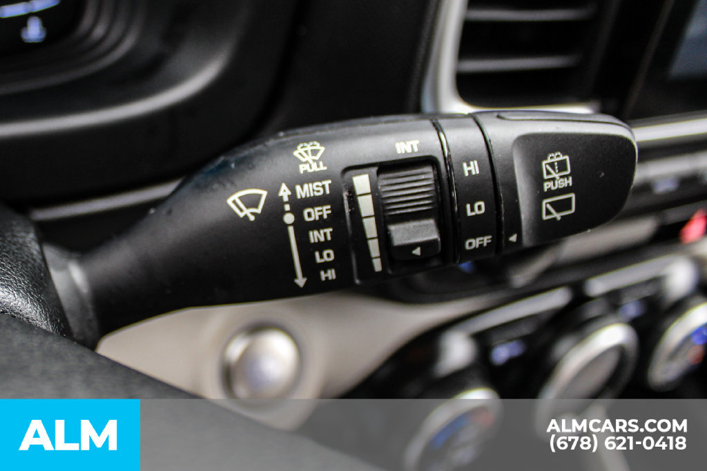 Used 2025 Hyundai Venue SEL FWD image 30
