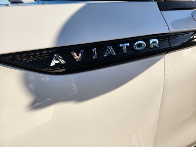 Used 2025 Lincoln Aviator Reserve w/ Luxury Package RWD image 7